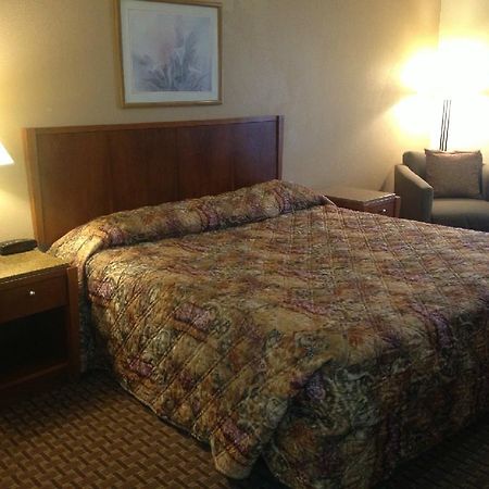 Aurora Fox Valley Inn Εξωτερικό φωτογραφία