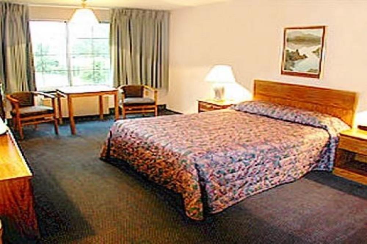 Aurora Fox Valley Inn Εξωτερικό φωτογραφία