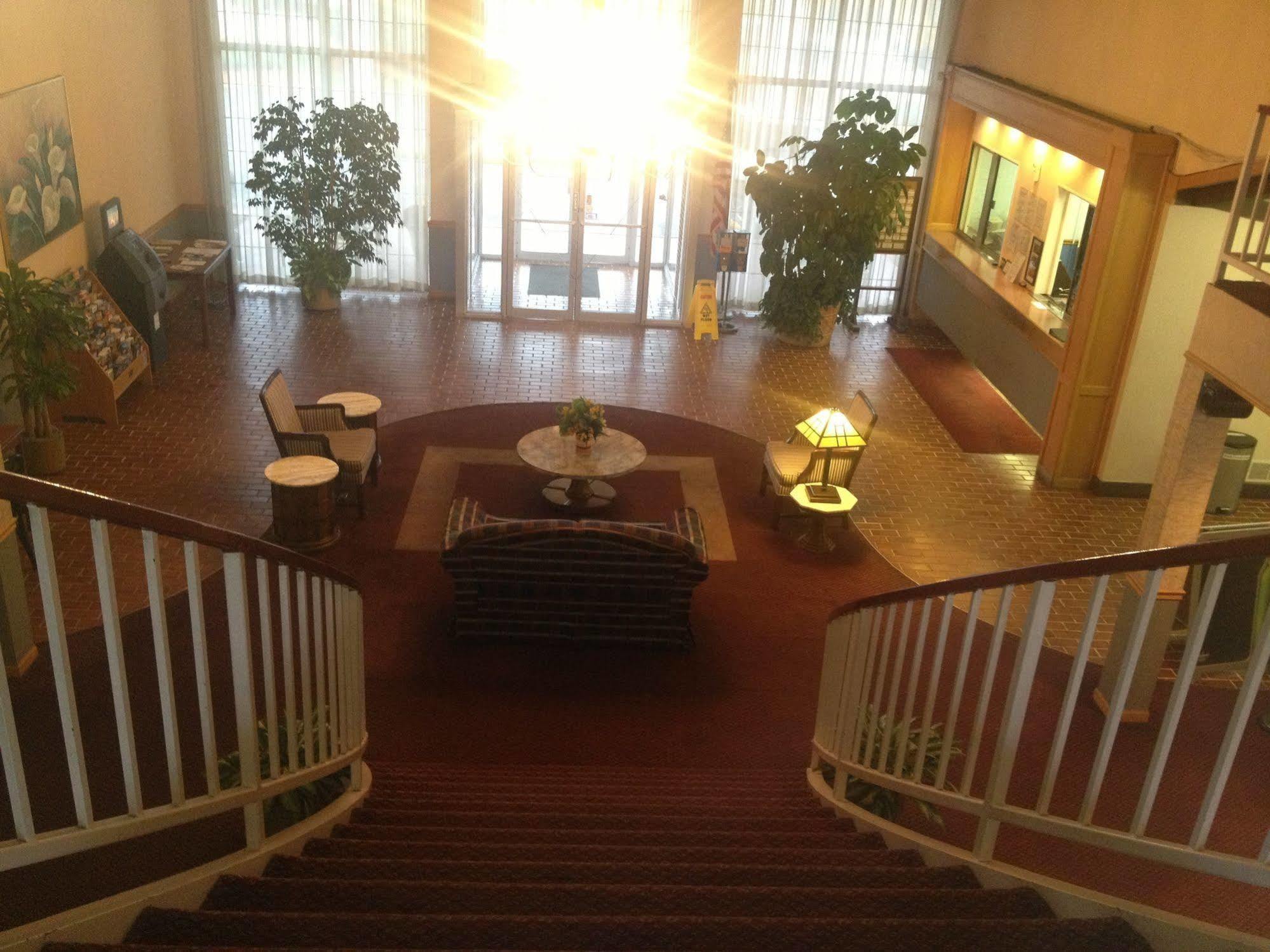 Aurora Fox Valley Inn Εξωτερικό φωτογραφία