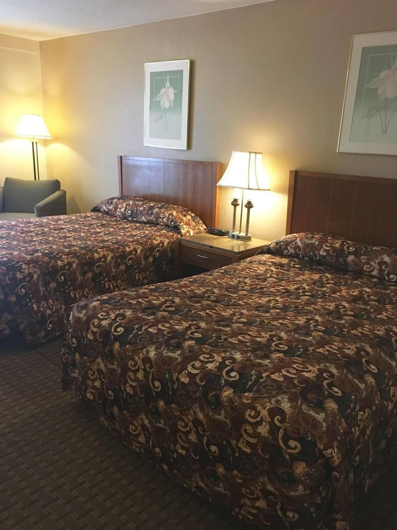 Aurora Fox Valley Inn Εξωτερικό φωτογραφία