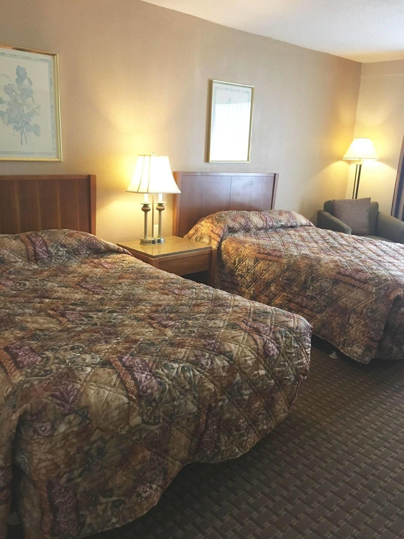 Aurora Fox Valley Inn Εξωτερικό φωτογραφία